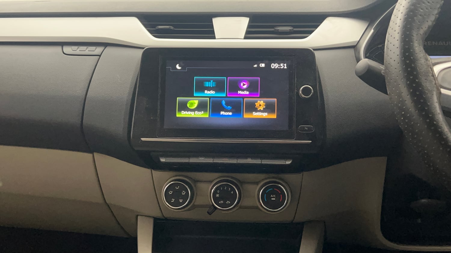 Used 2020 Renault Triber RXZ Petrol Manual top_features Integrated (in-dash) music system