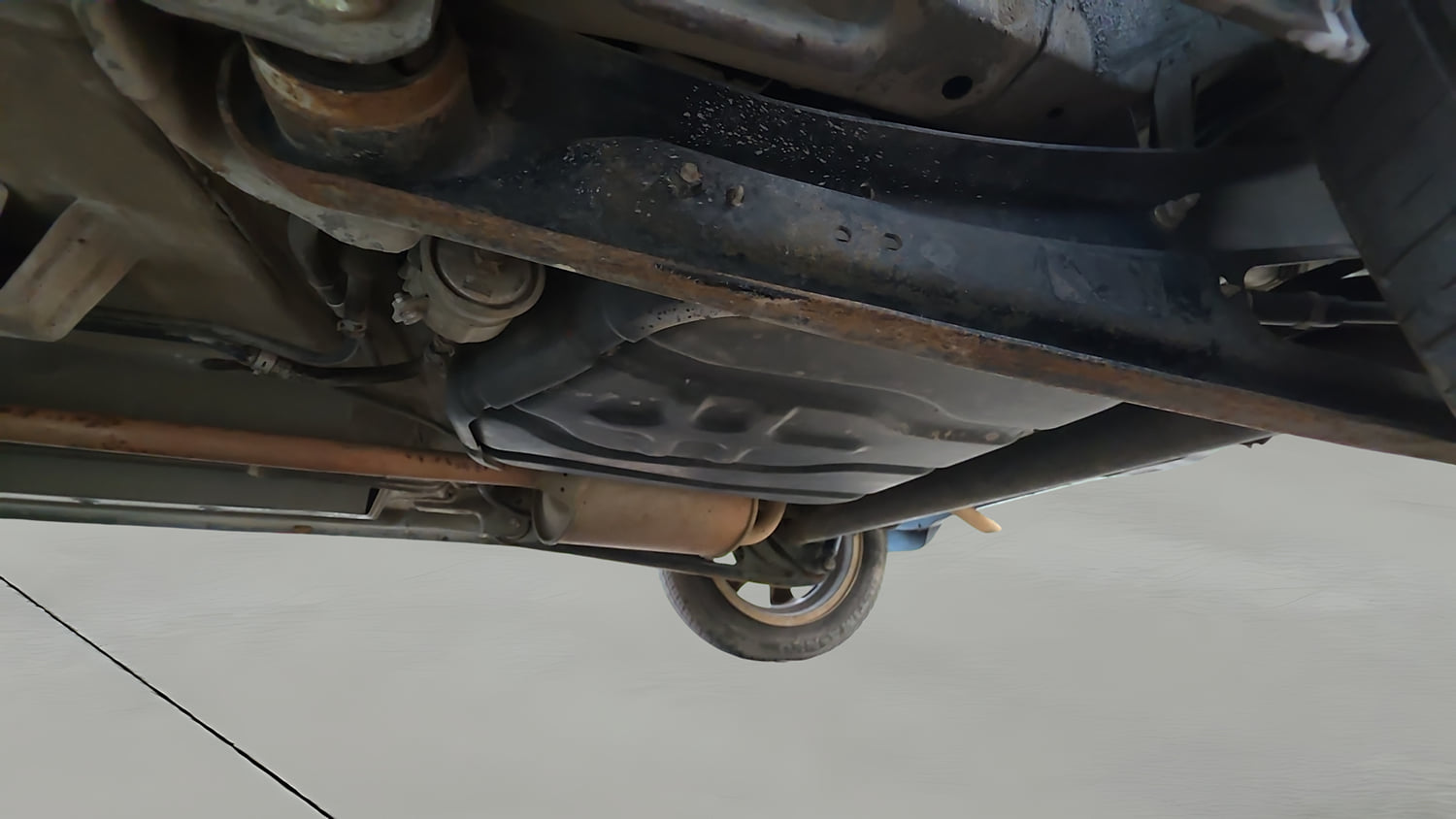 Used 2017 Maruti Suzuki Wagon R 1.0 VXI AMT Petrol Automatic extra REAR UNDERBODY VIEW (TAKEN FROM REAR)