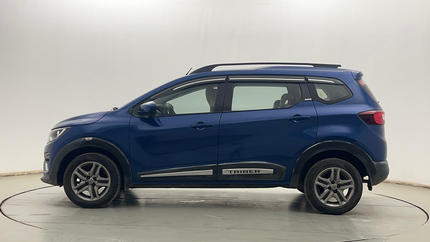 Used 2020 Renault Triber RXZ Petrol Manual exterior LEFT SIDE VIEW