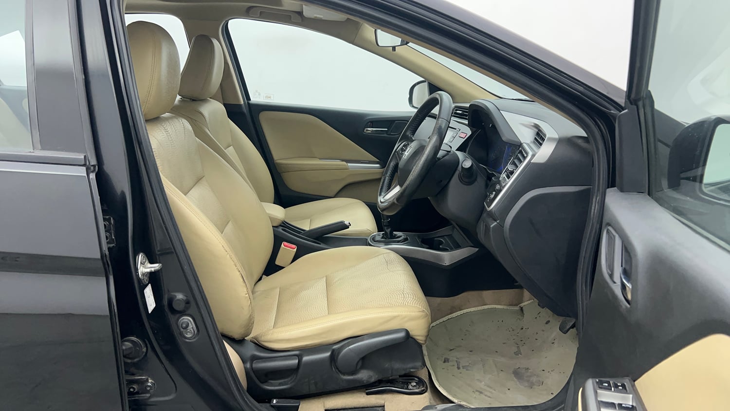Used 2014 Honda City VX Diesel Diesel Manual interior RIGHT SIDE FRONT DOOR CABIN VIEW