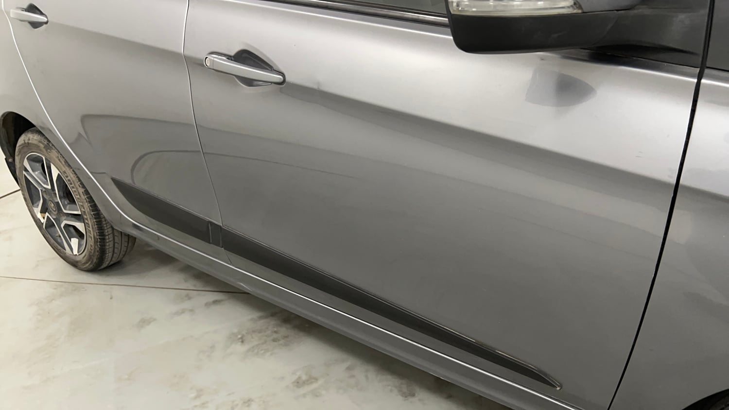 Used 2019 Tata Tiago Revotron XZA Plus Petrol Automatic dents MINOR DENT