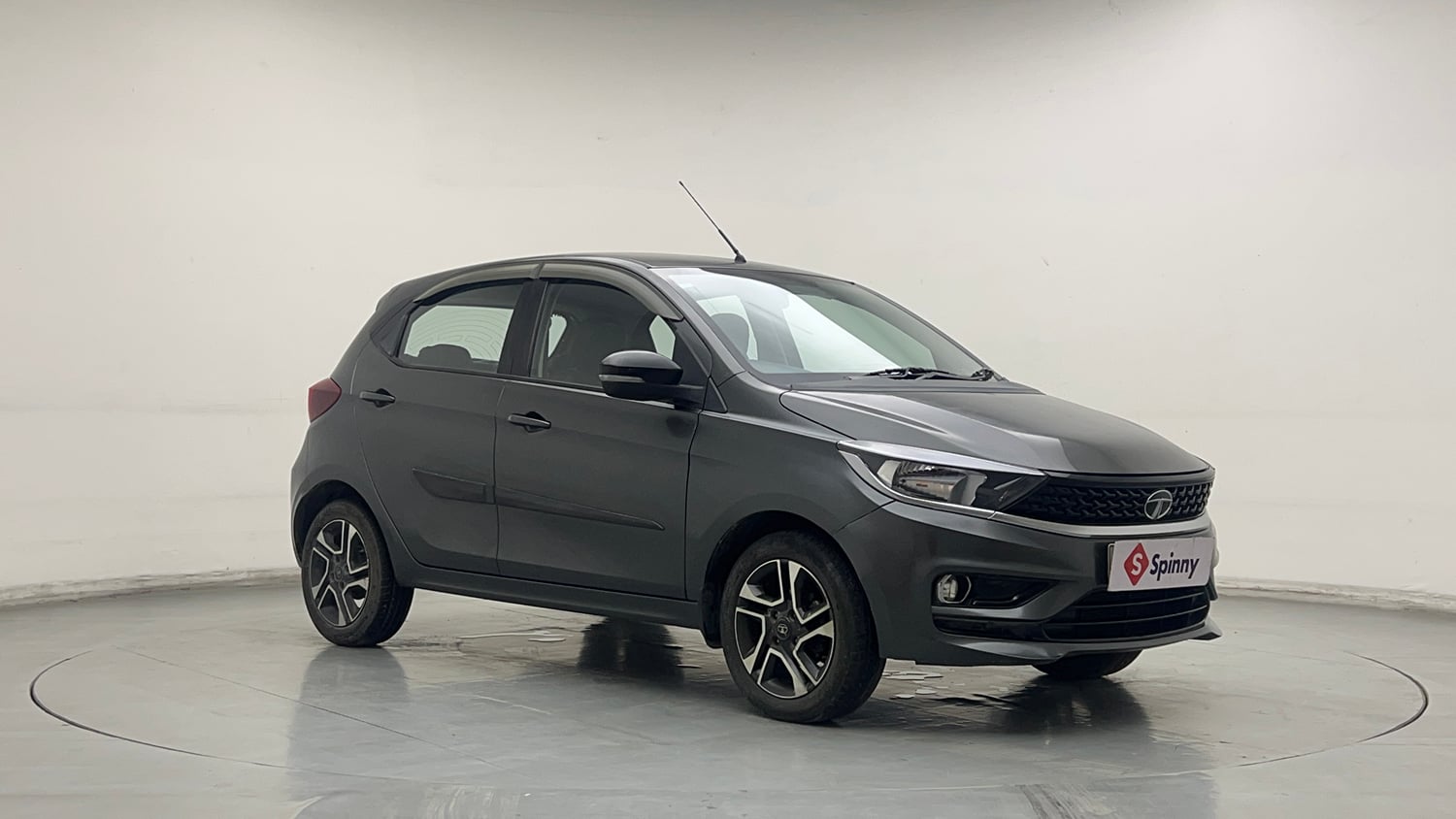 Used 2020 Tata Tiago XZA Plus Petrol Automatic exterior RIGHT FRONT CORNER VIEW