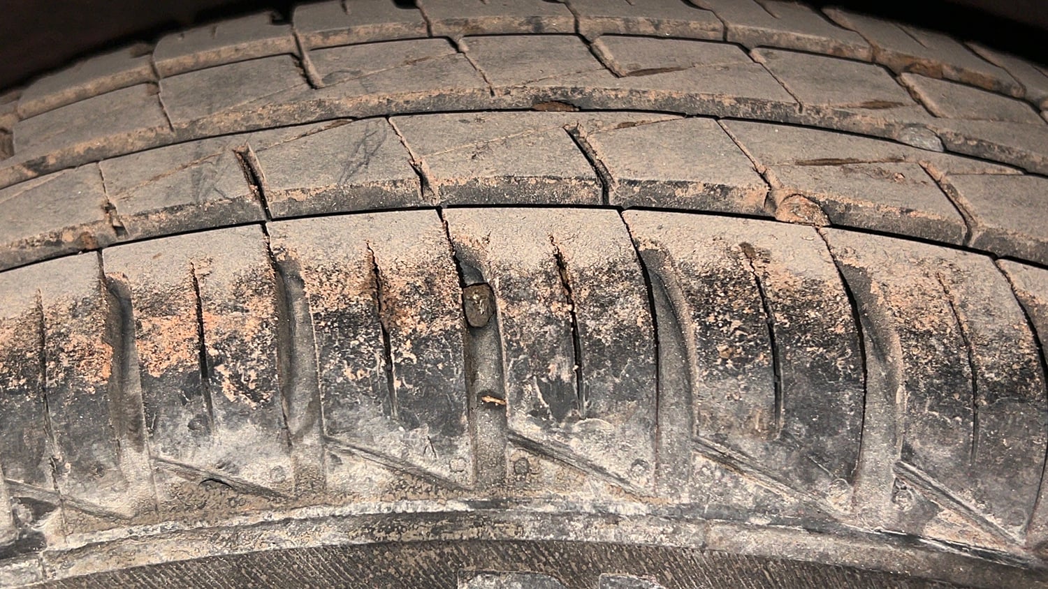 Used 2024 Renault Kwid CLIMBER 1.0 MT Petrol Manual tyres LEFT REAR TYRE TREAD VIEW