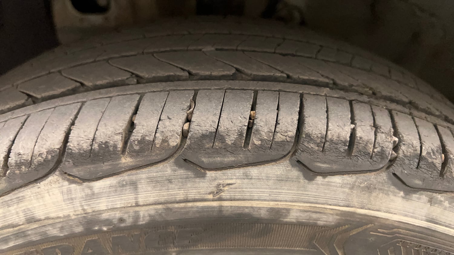 Used 2017 Hyundai Elite i20 Asta 1.2 Dual Tone Petrol Manual tyres LEFT FRONT TYRE TREAD VIEW