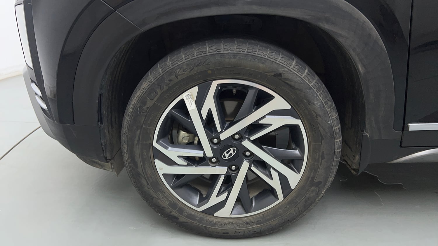 Used 2024 Hyundai Creta 1.5 MPi Petrol MT SX Petrol Manual tyres LEFT FRONT TYRE RIM VIEW