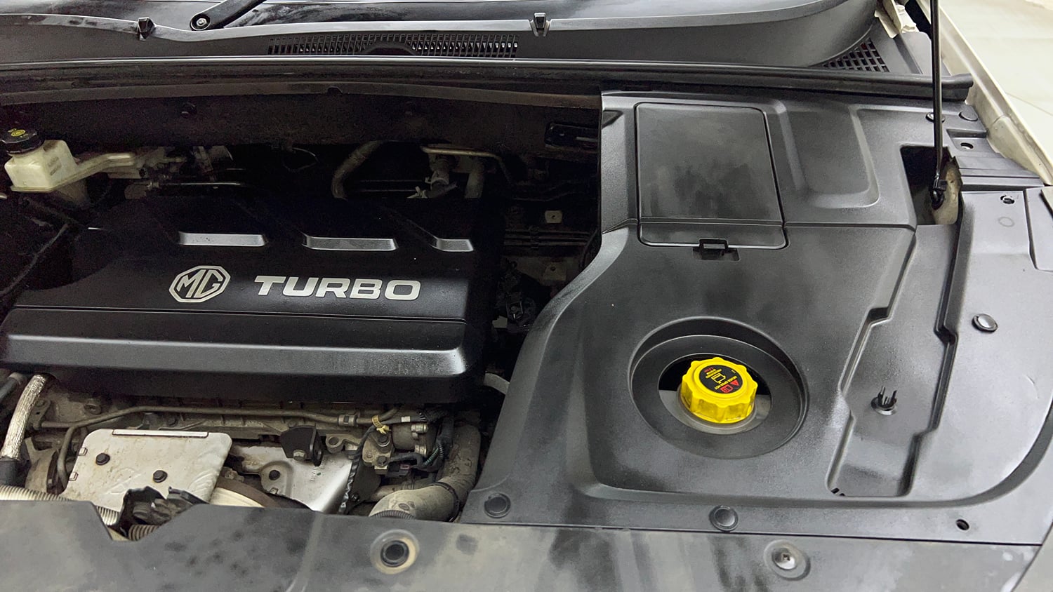 Used 2020 MG Motors Hector Sharp 1.5 DCT Petrol Petrol Automatic engine ENGINE LEFT SIDE VIEW