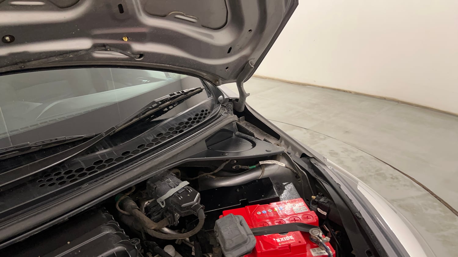 Used 2019 Tata Tiago Revotron XZA Plus Petrol Automatic engine ENGINE LEFT SIDE HINGE & APRON VIEW