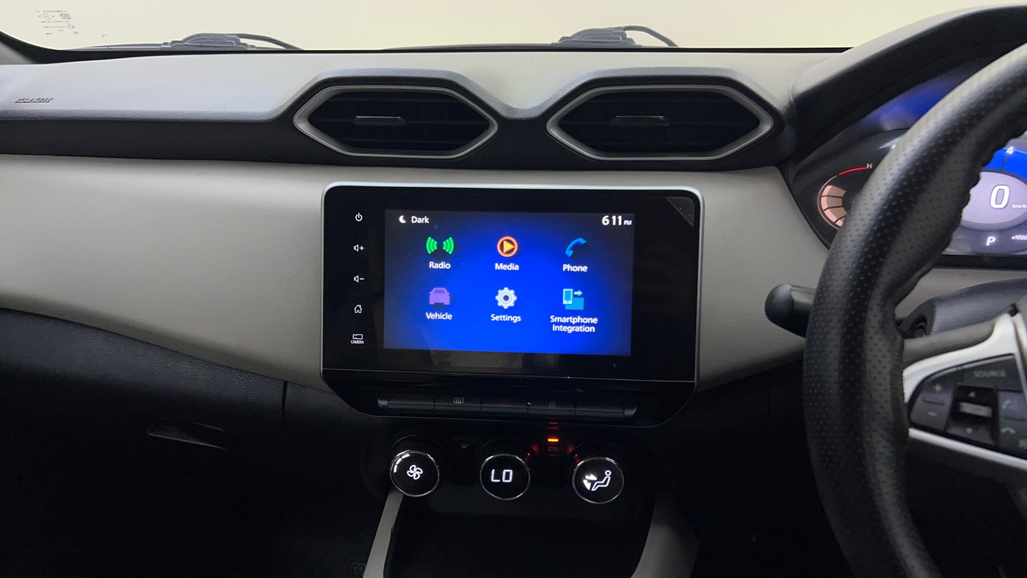 Used 2022 Nissan Magnite XV Turbo CVT Dual Tone Petrol Automatic top_features Touch screen infotainment system