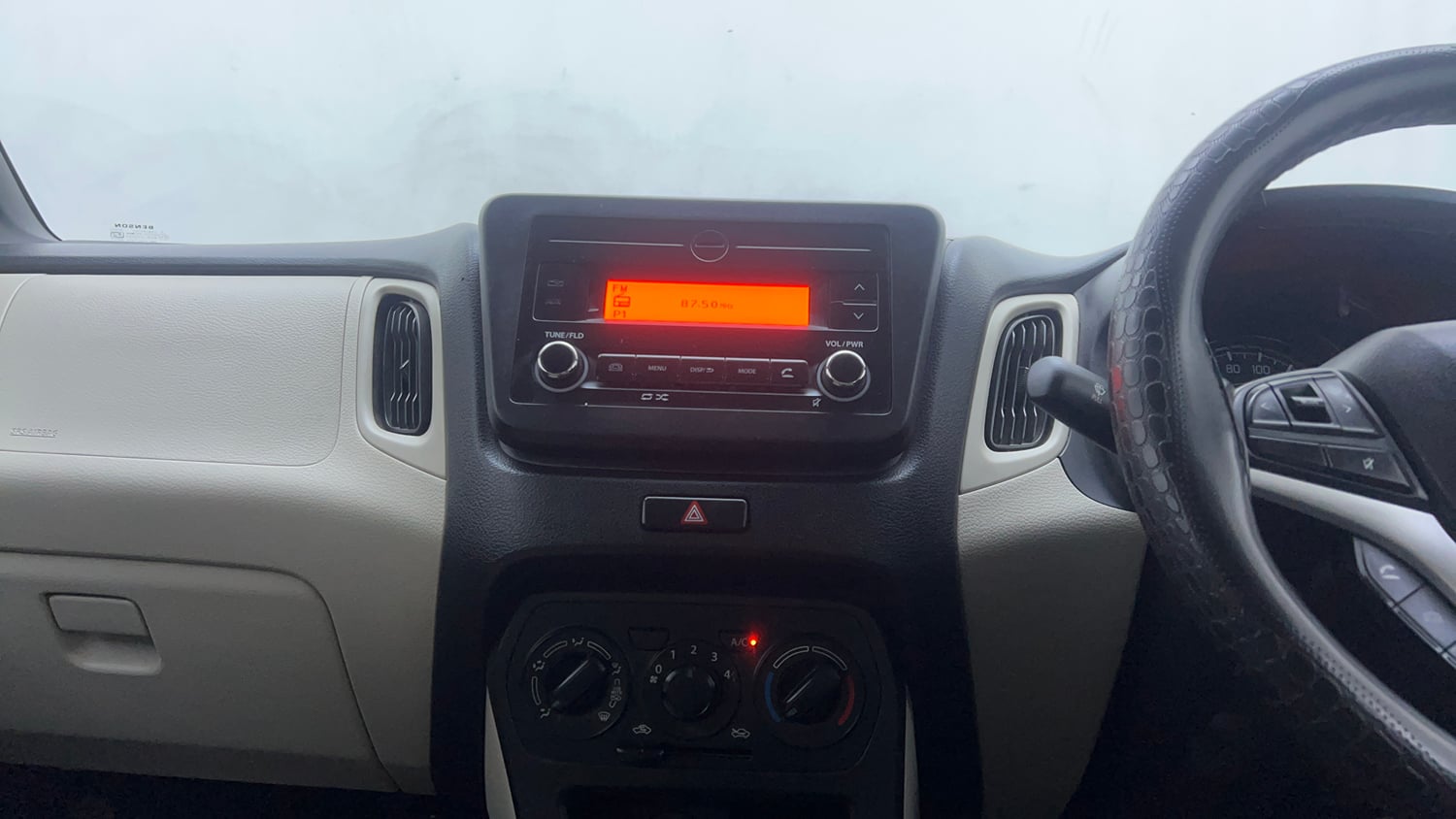 Used 2024 Maruti Suzuki Wagon R ZXI 1.2 Petrol Manual interior MUSIC SYSTEM & AC CONTROL VIEW