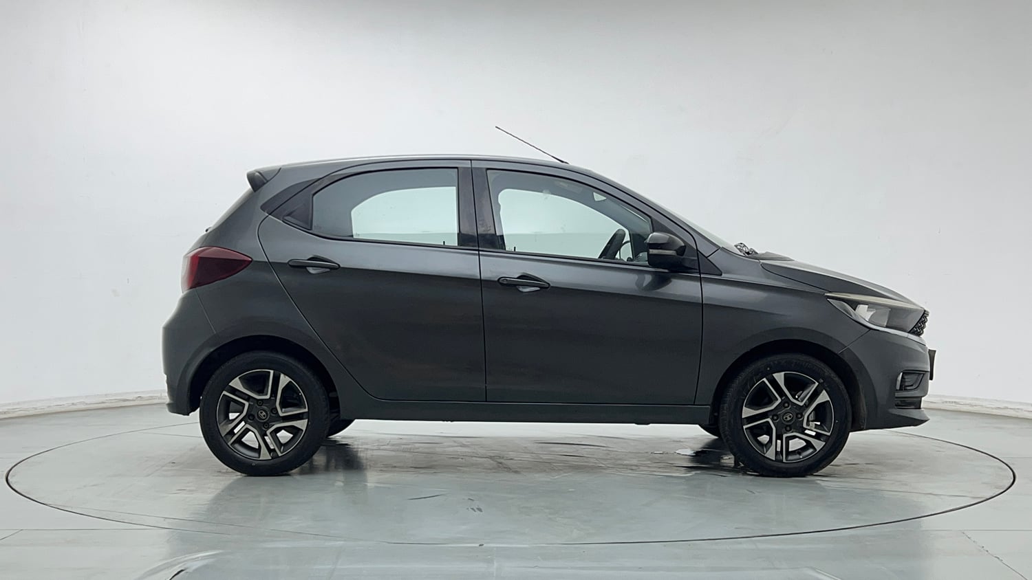 Used 2020 Tata Tiago XZ Plus Petrol Manual exterior RIGHT SIDE VIEW