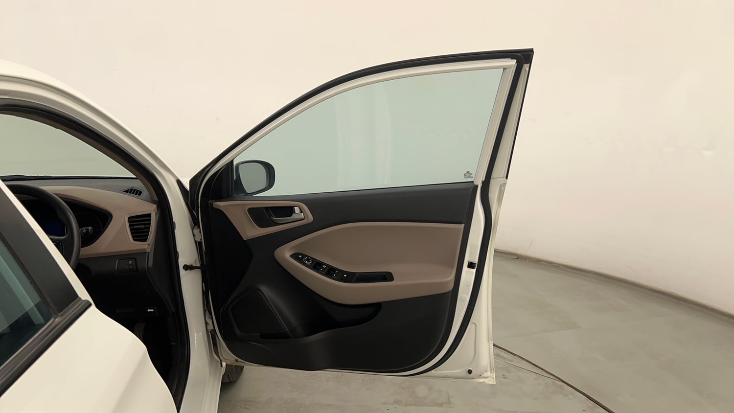 Used 2018 Hyundai Elite i20 Asta 1.2 Petrol Manual interior RIGHT FRONT DOOR OPEN VIEW