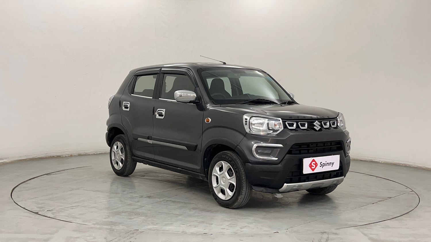 Used 2024 Maruti Suzuki S-Presso Vxi Plus Petrol Manual exterior RIGHT FRONT CORNER VIEW