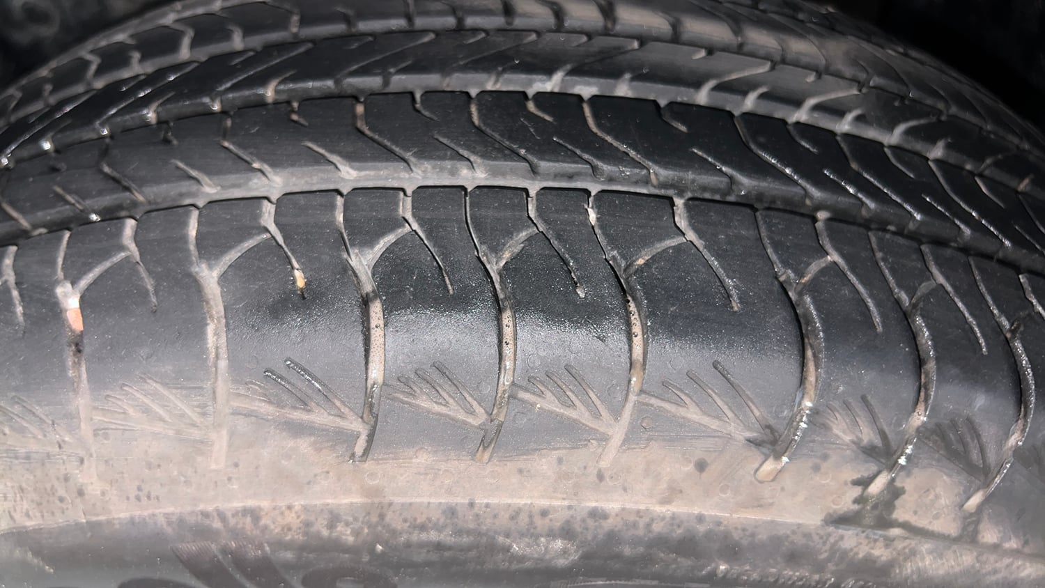 Used 2025 Maruti Suzuki Grand Vitara Delta Smart Hybrid Petrol Manual tyres LEFT FRONT TYRE TREAD VIEW