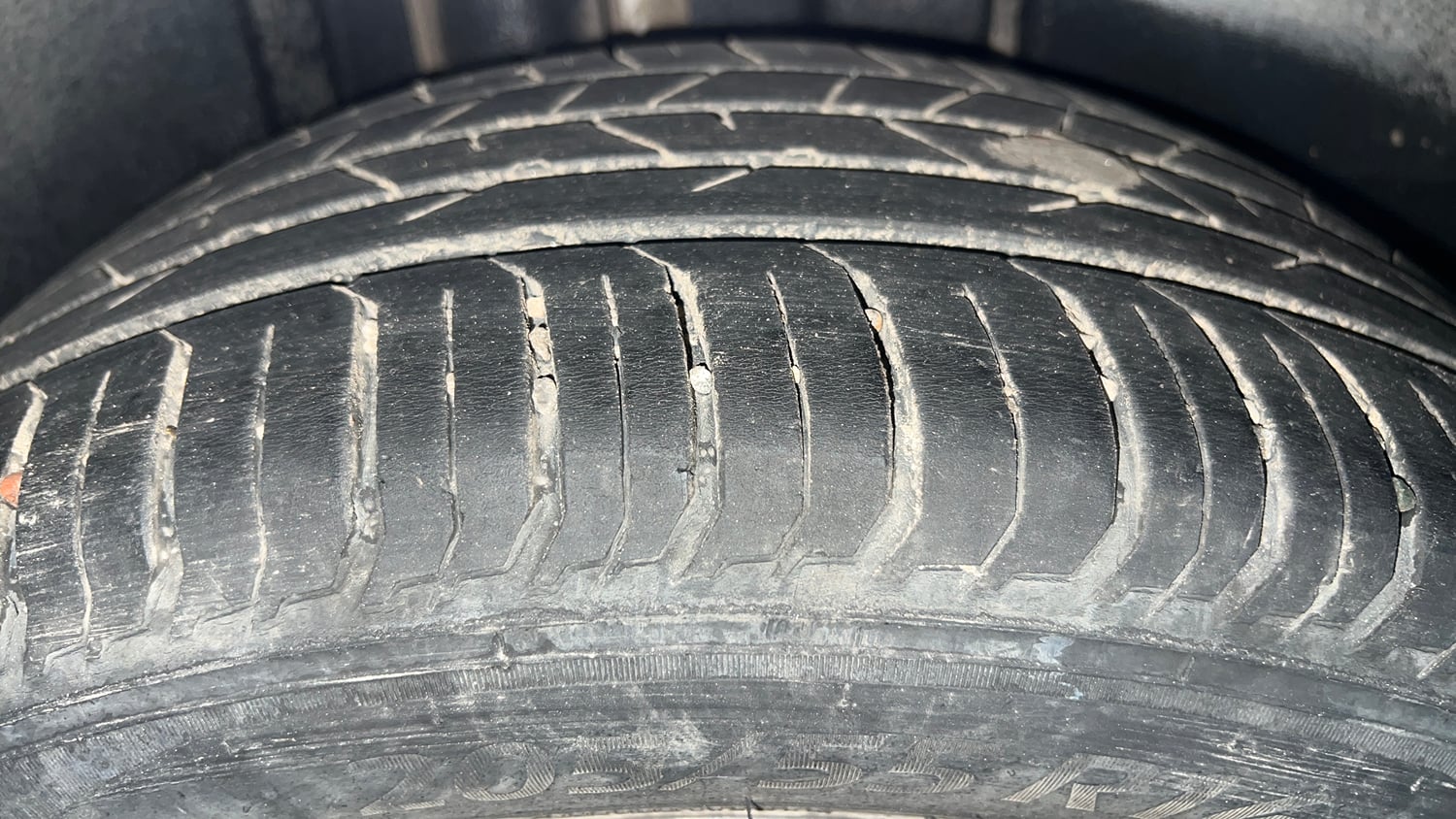 Used 2025 Volkswagen Virtus Topline 1.0 TSI AT Petrol Automatic tyres RIGHT REAR TYRE TREAD VIEW