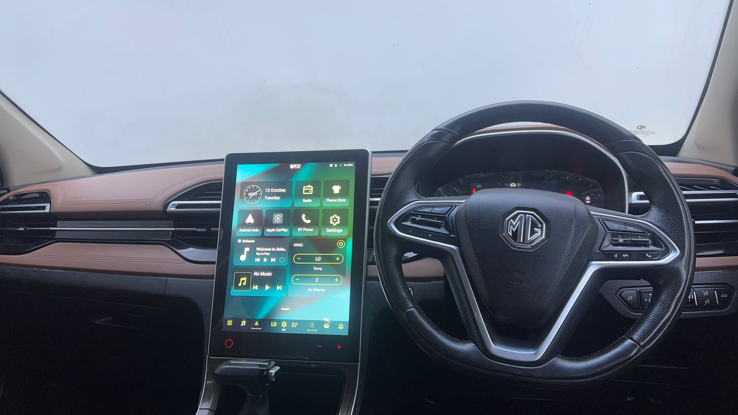 Used 2023 MG Motors Hector Plus Savvy Pro 1.5 Turbo Petrol CVT 7 STR Petrol Automatic interior DASHBOARD VIEW