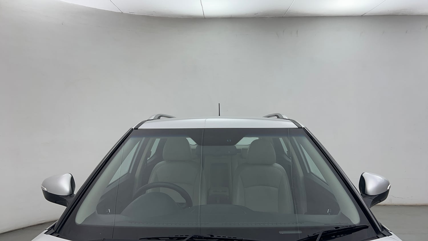 Used 2019 Mahindra XUV 300 1.2 W8 (O) Petrol Manual exterior FRONT WINDSHIELD VIEW