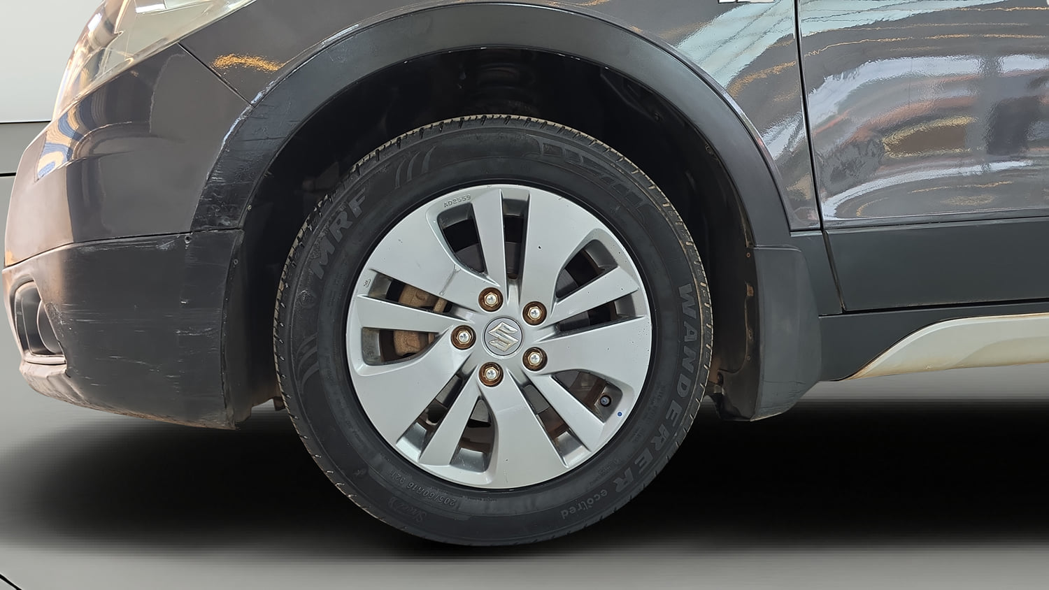 Used 2016 Maruti Suzuki S-Cross Zeta 1.3 Diesel Manual tyres LEFT FRONT TYRE RIM VIEW