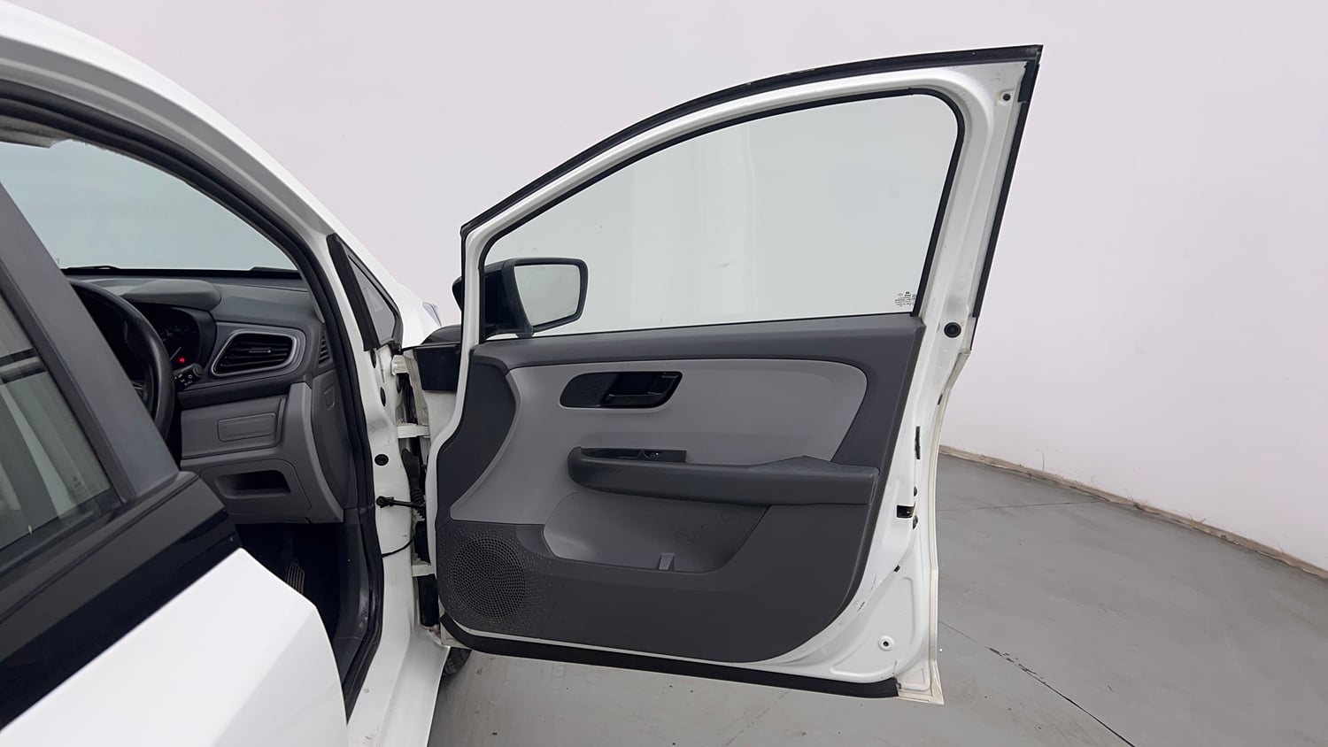 Used 2021 Tata Altroz XE Petrol Petrol Manual interior RIGHT FRONT DOOR OPEN VIEW