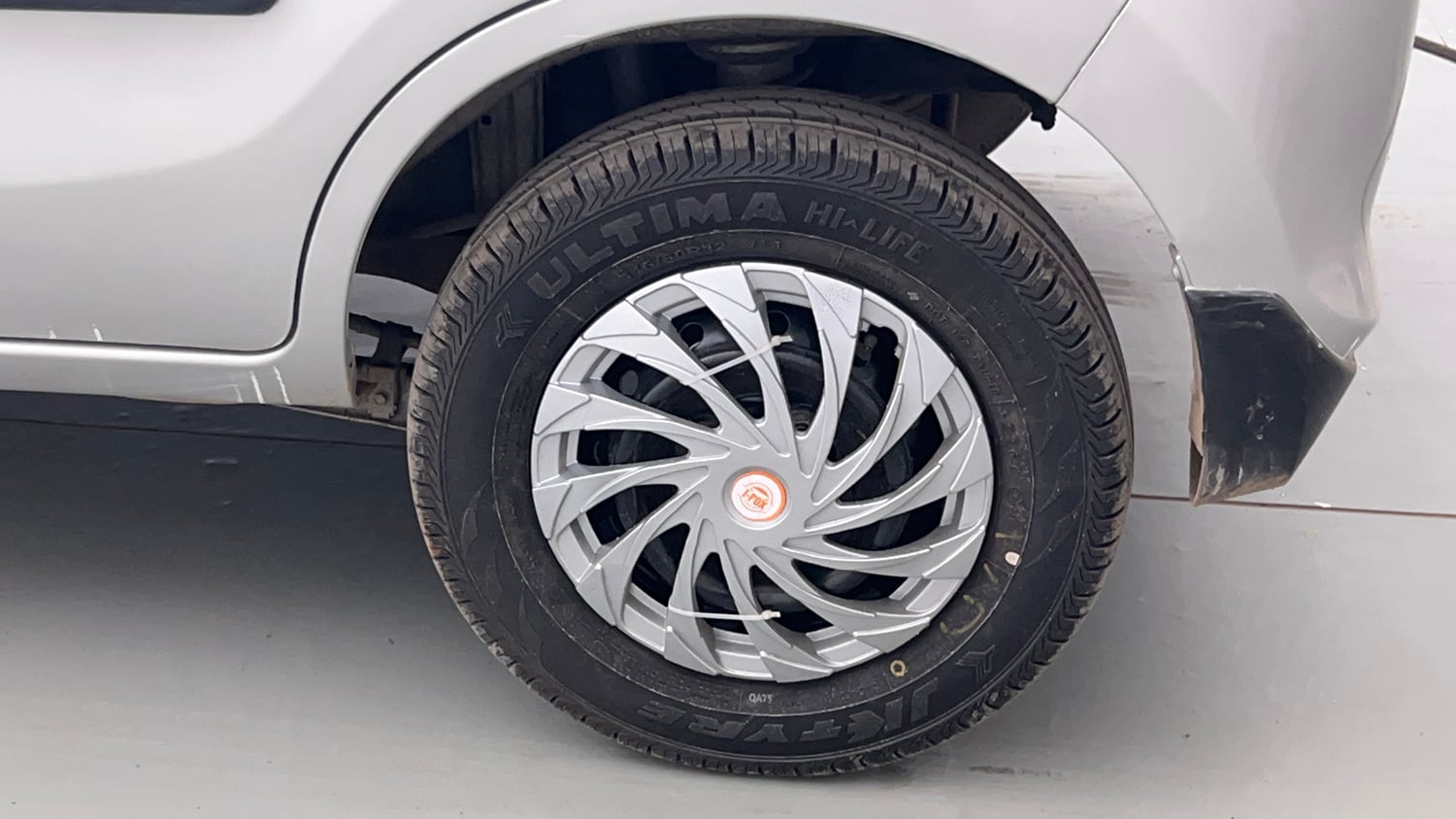 Used 2013 Maruti Suzuki Alto 800 Lxi Petrol Manual tyres LEFT REAR TYRE RIM VIEW