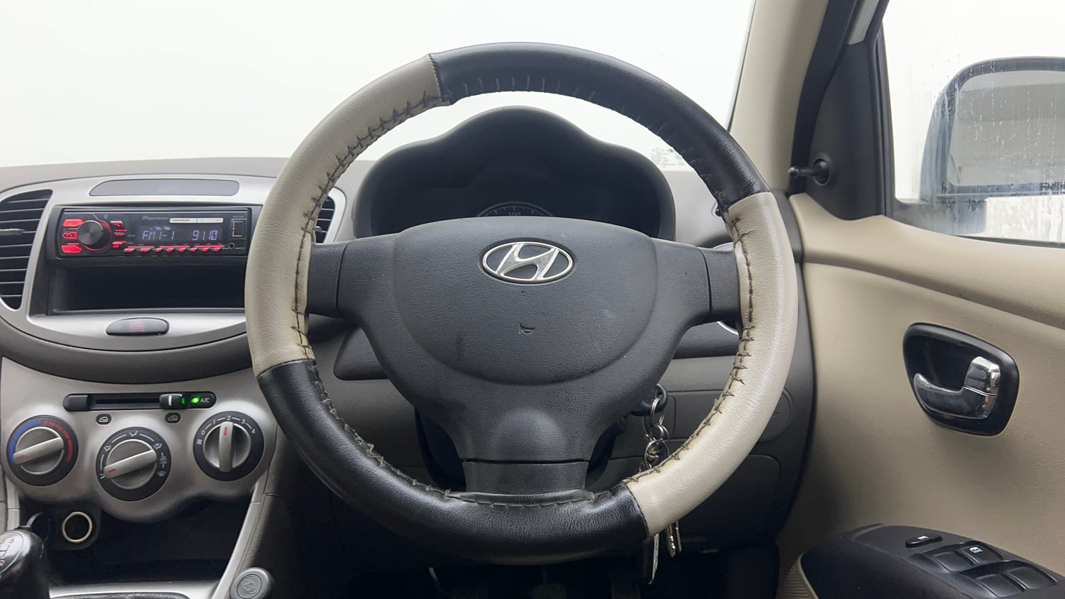 Used 2013 Hyundai i10 Magna 1.1 iRDE2 Petrol Manual interior STEERING VIEW