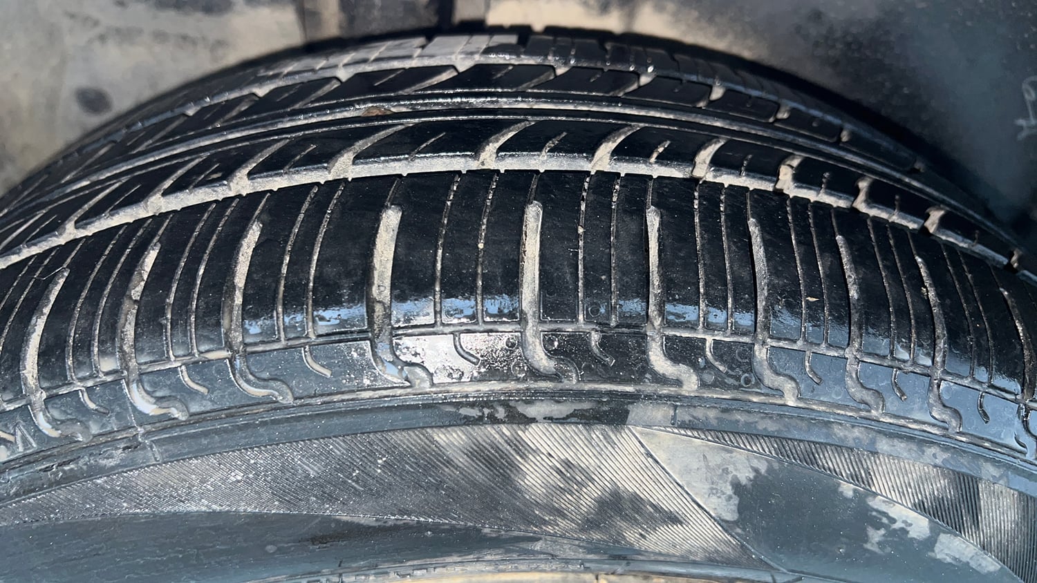 Used 2013 Maruti Suzuki Ertiga Vxi Petrol Manual tyres RIGHT REAR TYRE TREAD VIEW