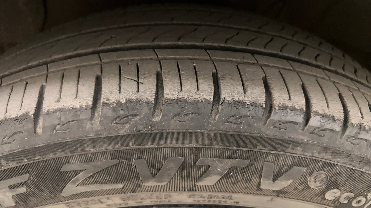 Used 2023 Hyundai Aura SX 1.2 CNG Cng Manual tyres LEFT FRONT TYRE TREAD VIEW