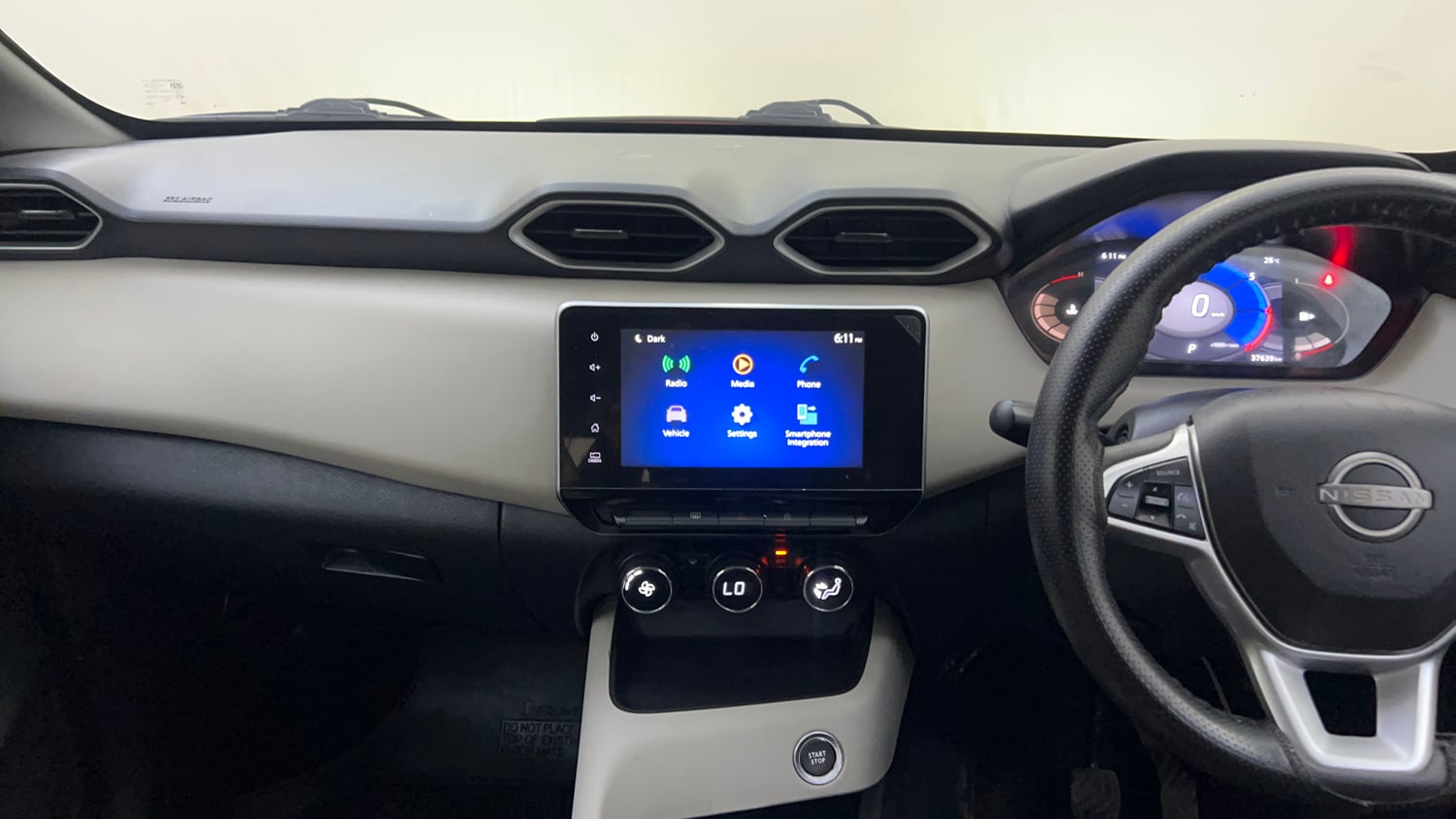 Used 2022 Nissan Magnite XV Turbo CVT Dual Tone Petrol Automatic interior MUSIC SYSTEM & AC CONTROL VIEW