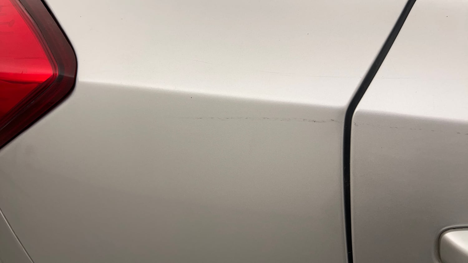 Used 2019 Mahindra XUV 300 1.2 W8 (O) Petrol Manual dents MINOR SCRATCH