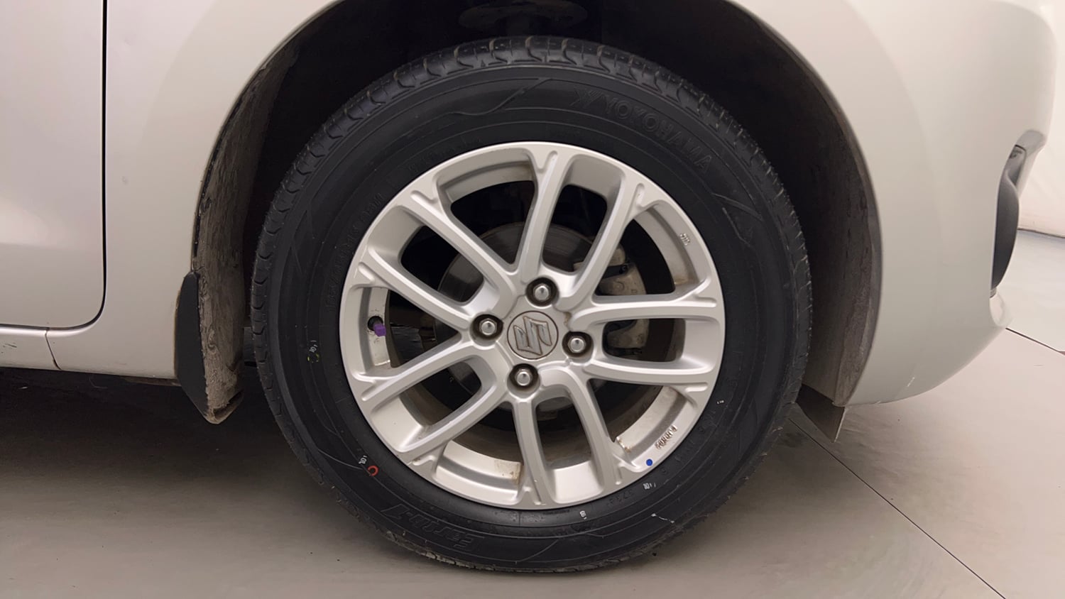 Used 2019 Maruti Suzuki Swift ZXi AMT Petrol Automatic tyres RIGHT FRONT TYRE RIM VIEW