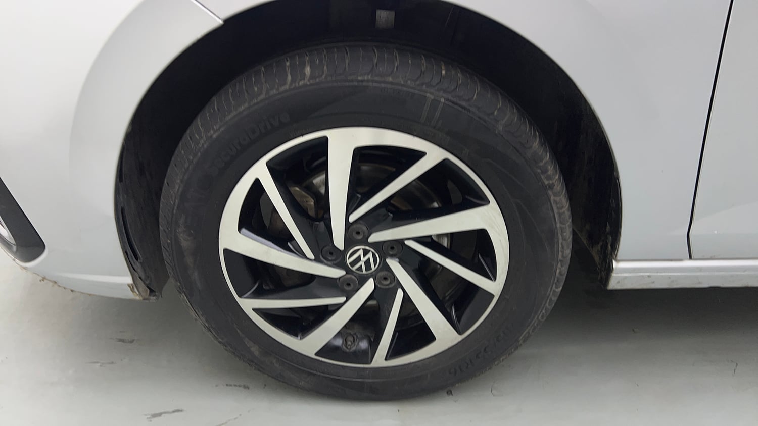 Used 2025 Volkswagen Virtus Topline 1.0 TSI AT Petrol Automatic tyres LEFT FRONT TYRE RIM VIEW