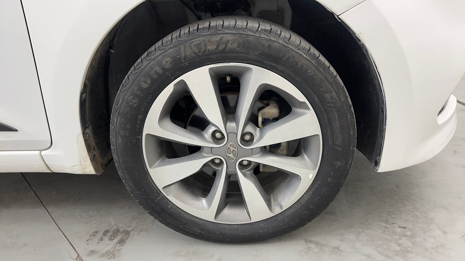 Used 2018 Hyundai Elite i20 Asta 1.2 (O) Petrol Manual tyres RIGHT FRONT TYRE RIM VIEW