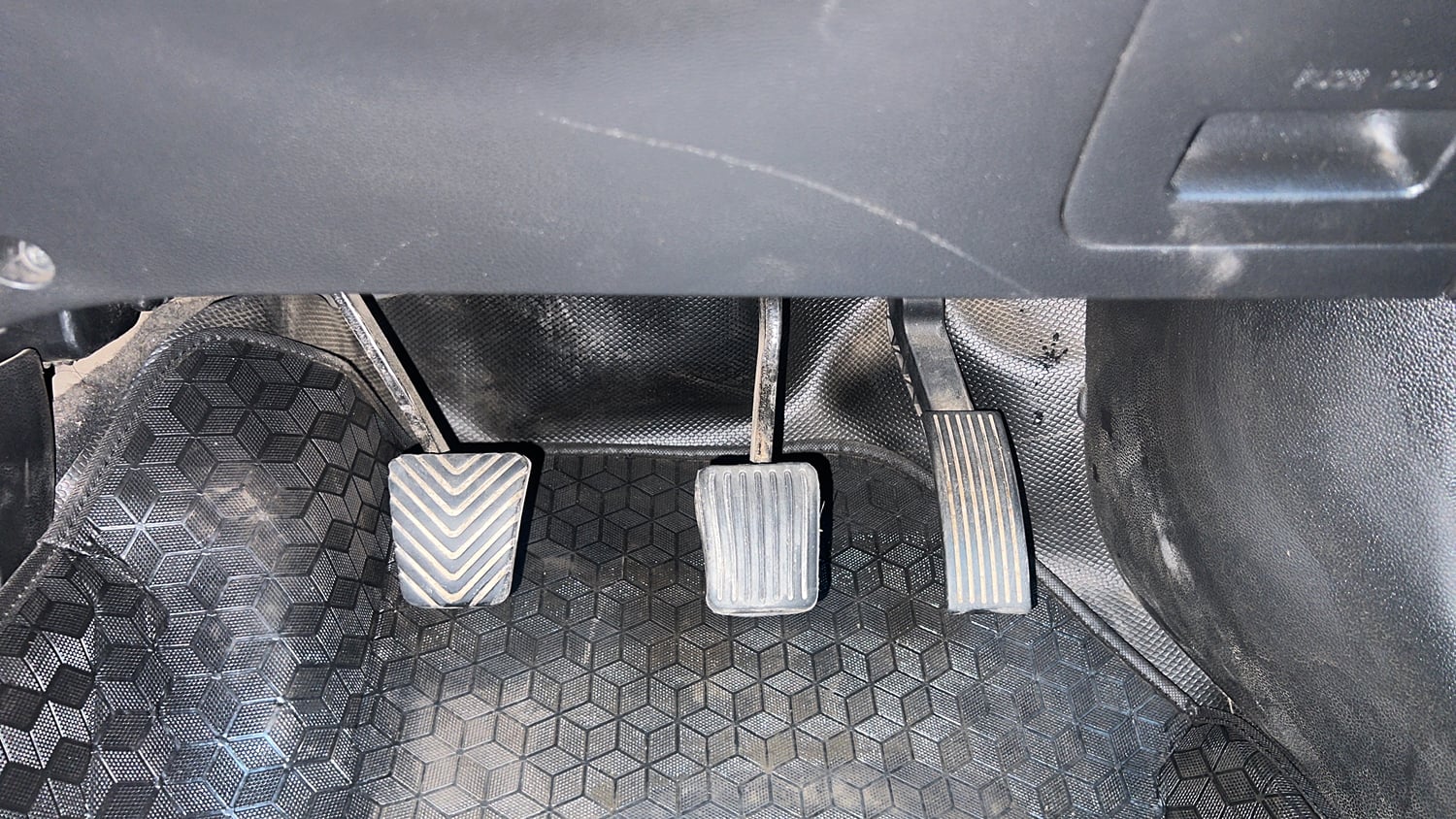 Used 2015 Hyundai Elite i20 Asta 1.2 Petrol Manual interior PEDALS VIEW