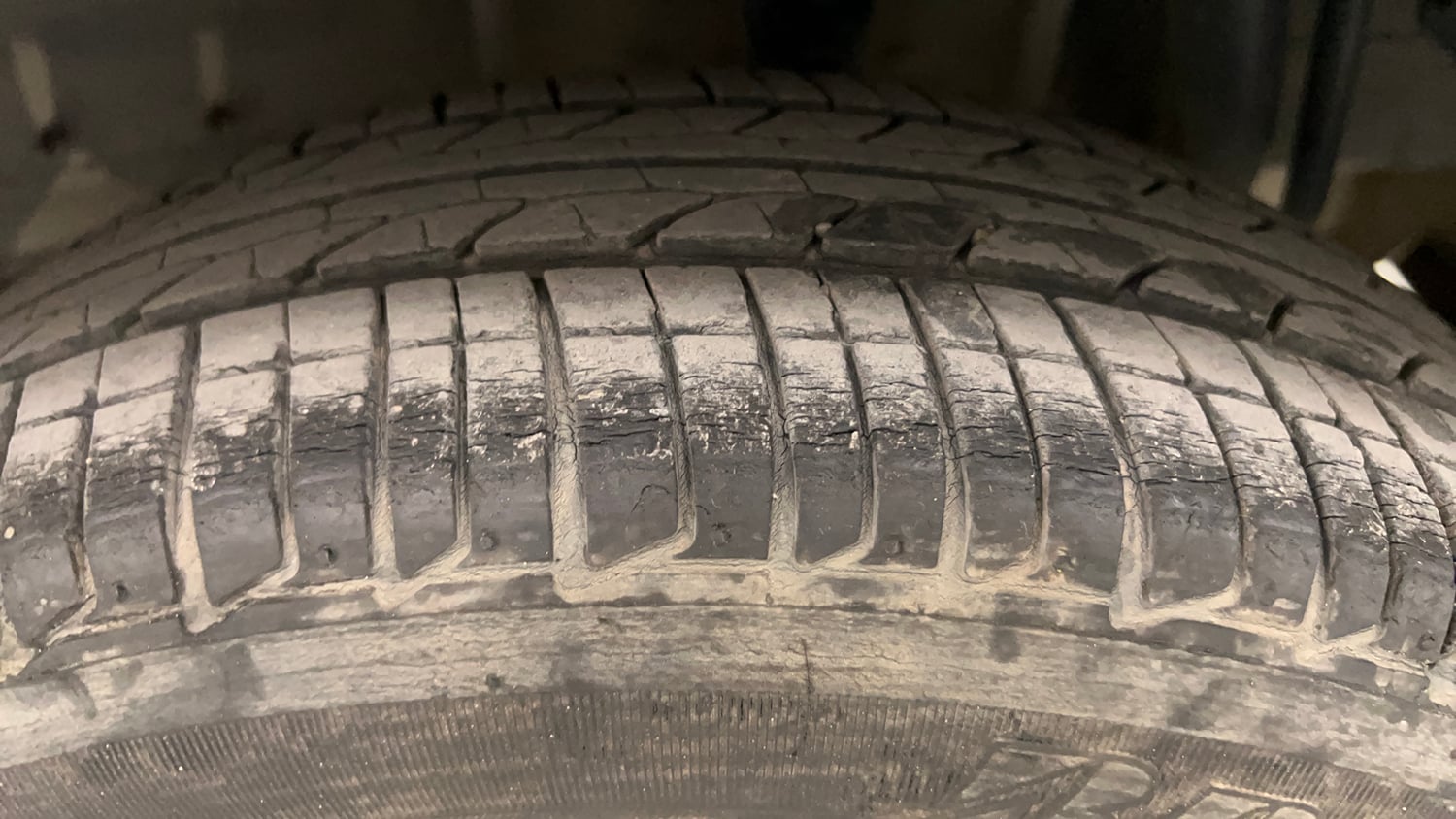 Used 2019 Tata Tiago Revotron XZA Plus Petrol Automatic tyres LEFT REAR TYRE TREAD VIEW