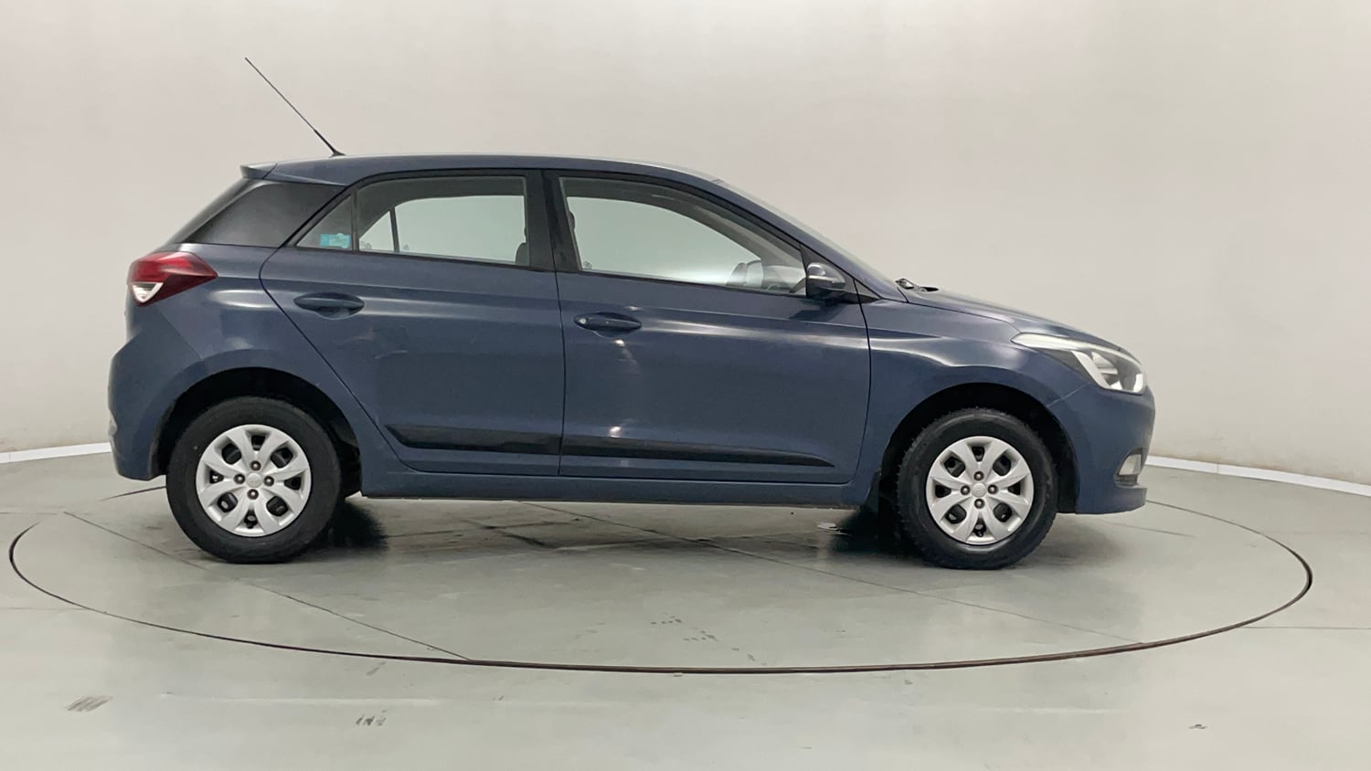 Used 2015 Hyundai Elite i20 Sportz 1.2 Petrol Manual exterior RIGHT SIDE VIEW
