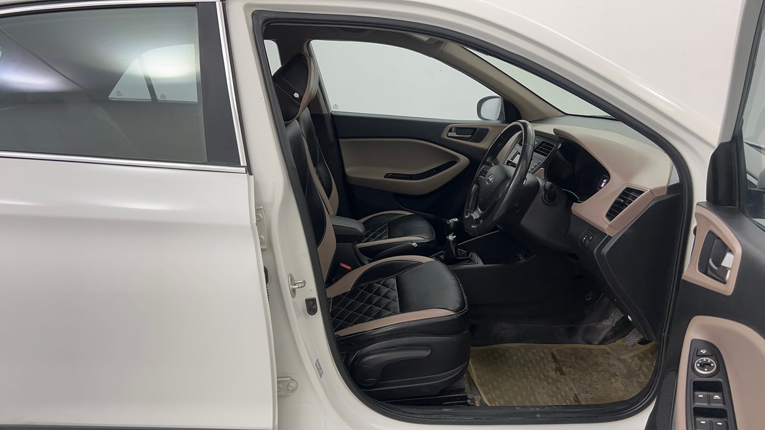 Used 2018 Hyundai Elite i20 Asta 1.2 (O) Petrol Manual interior RIGHT SIDE FRONT DOOR CABIN VIEW