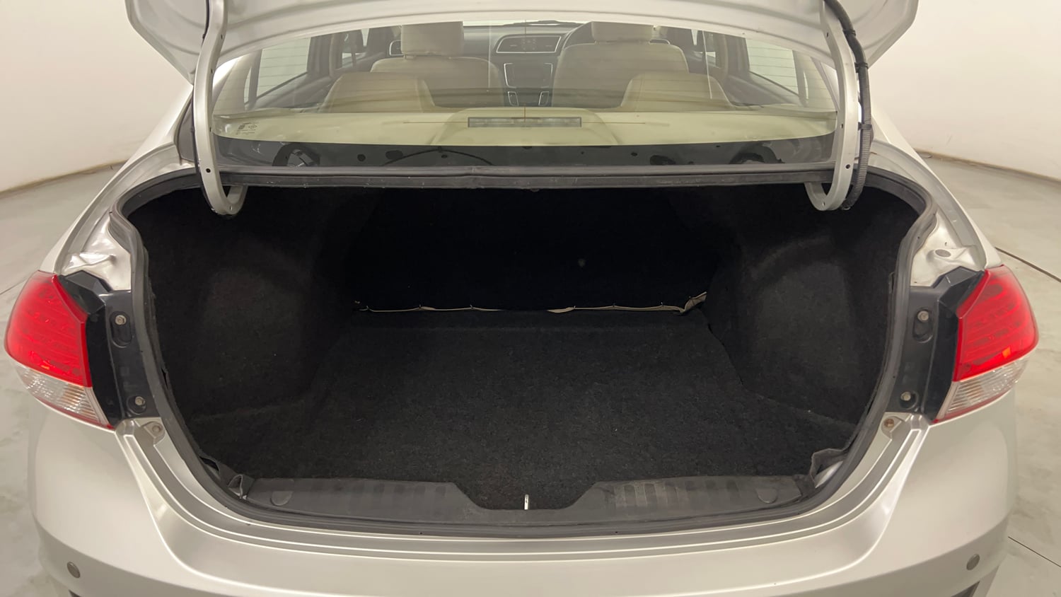 Used 2015 Maruti Suzuki Ciaz VXi+ Petrol Manual interior DICKY INSIDE VIEW
