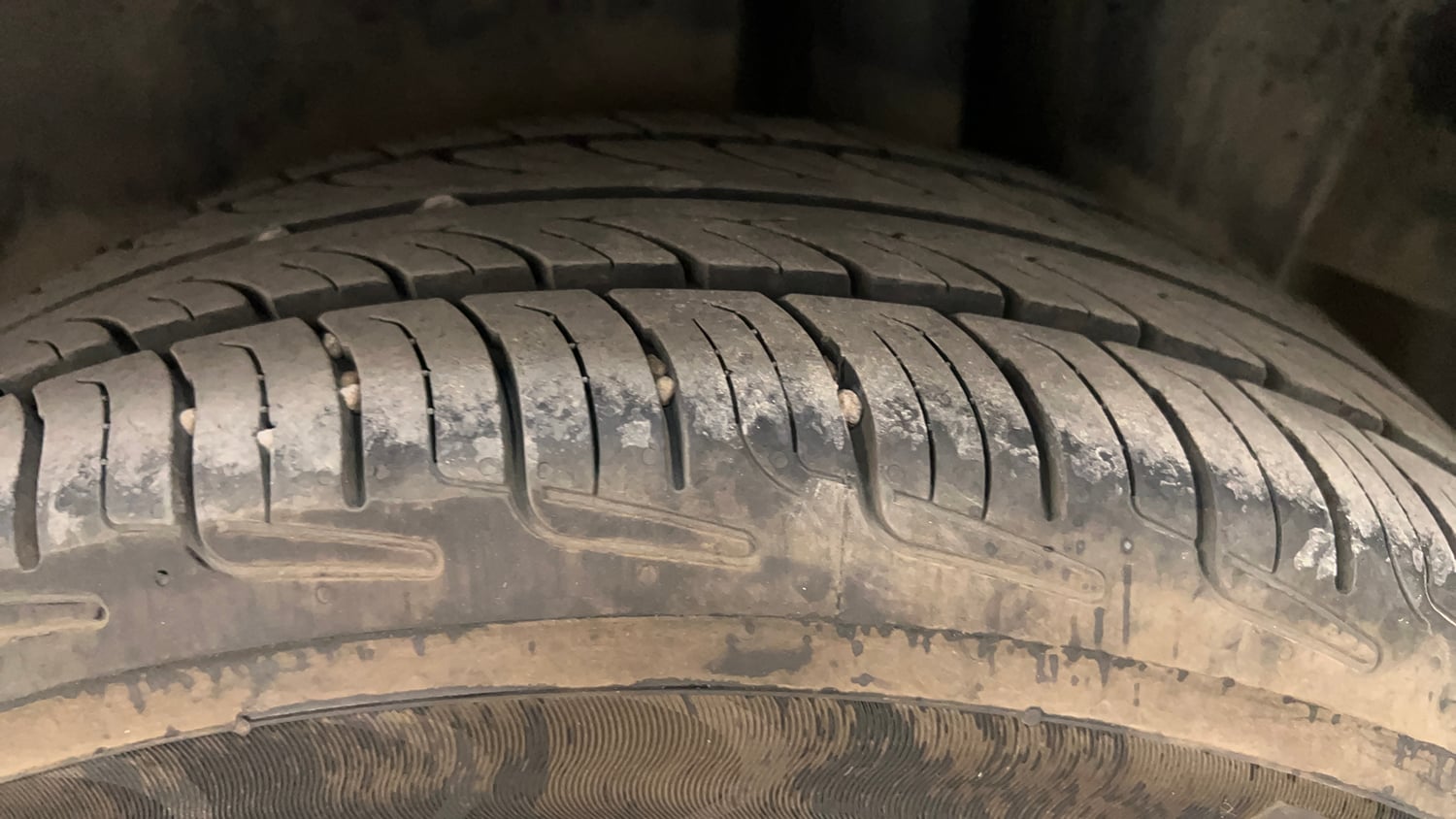 Used 2015 Maruti Suzuki Ciaz VXi+ Petrol Manual tyres LEFT REAR TYRE TREAD VIEW