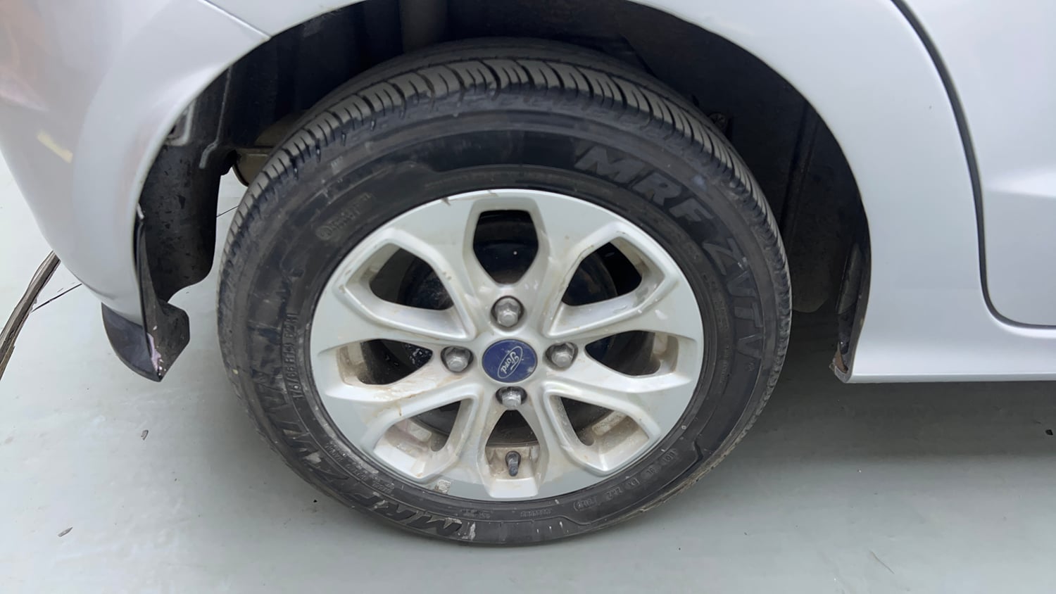Used 2017 Ford Figo Titanium 1.2 Ti-VCT Petrol Manual tyres RIGHT REAR TYRE RIM VIEW