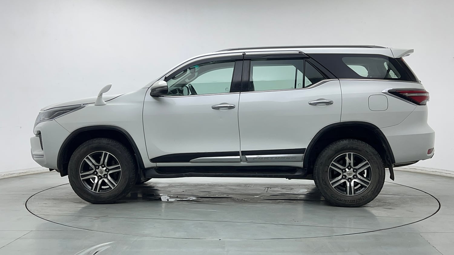 Used 2024 Toyota Fortuner 4X2 AT 2.7 Petrol Petrol Automatic exterior LEFT SIDE VIEW