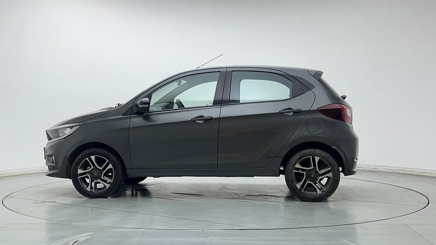 Used 2020 Tata Tiago XZ Plus Petrol Manual exterior LEFT SIDE VIEW