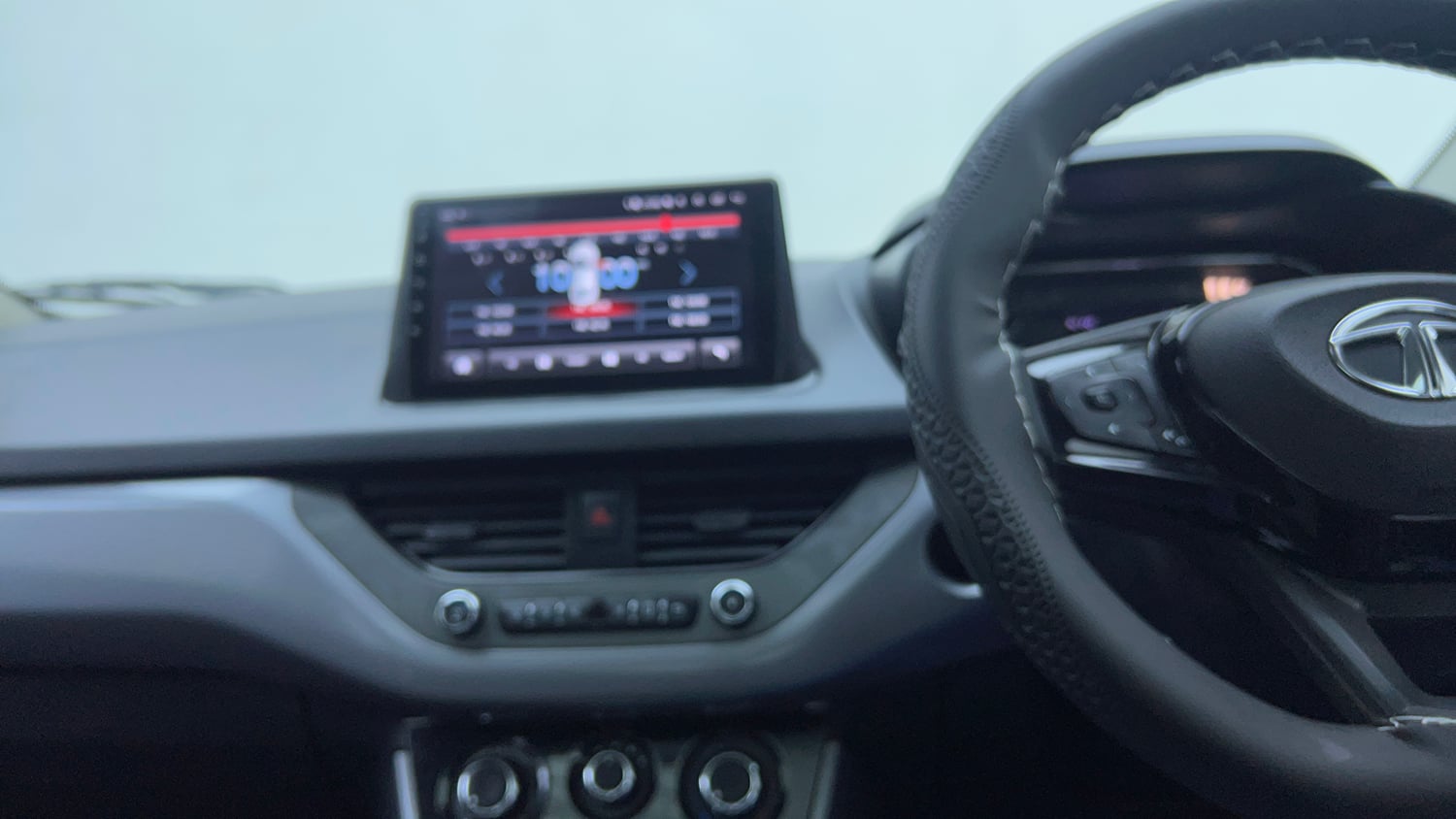 Used 2021 Tata Nexon XMA (S) Petrol Automatic top_features Integrated (in-dash) music system