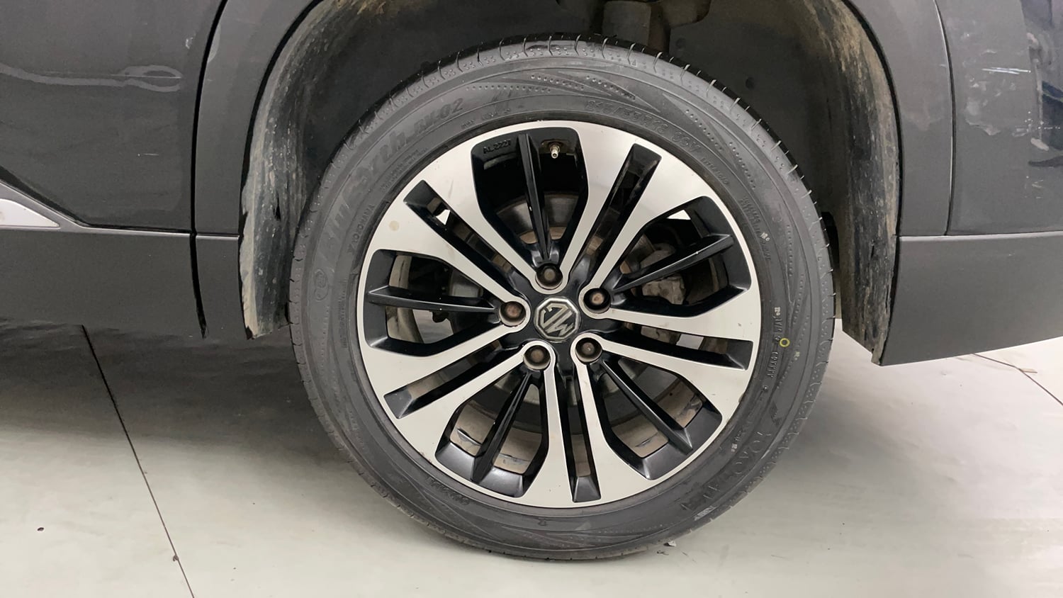 Used 2021 MG Motors Hector Plus Sharp 2.0 Diesel Turbo MT 6-STR Diesel Manual tyres LEFT REAR TYRE RIM VIEW