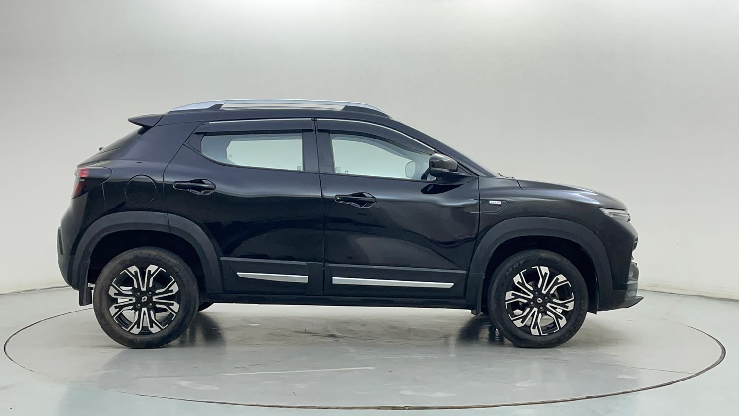 Used 2024 Renault Kiger RXZ MT Petrol Manual exterior RIGHT SIDE VIEW