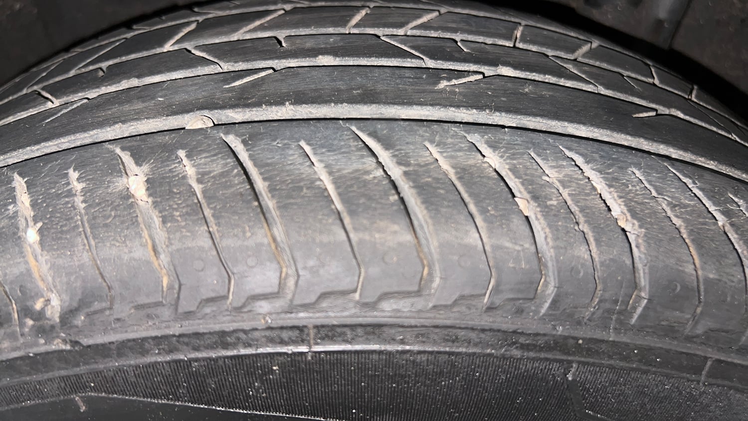 Used 2022 Nissan Magnite XV Turbo CVT Dual Tone Petrol Automatic tyres RIGHT REAR TYRE TREAD VIEW