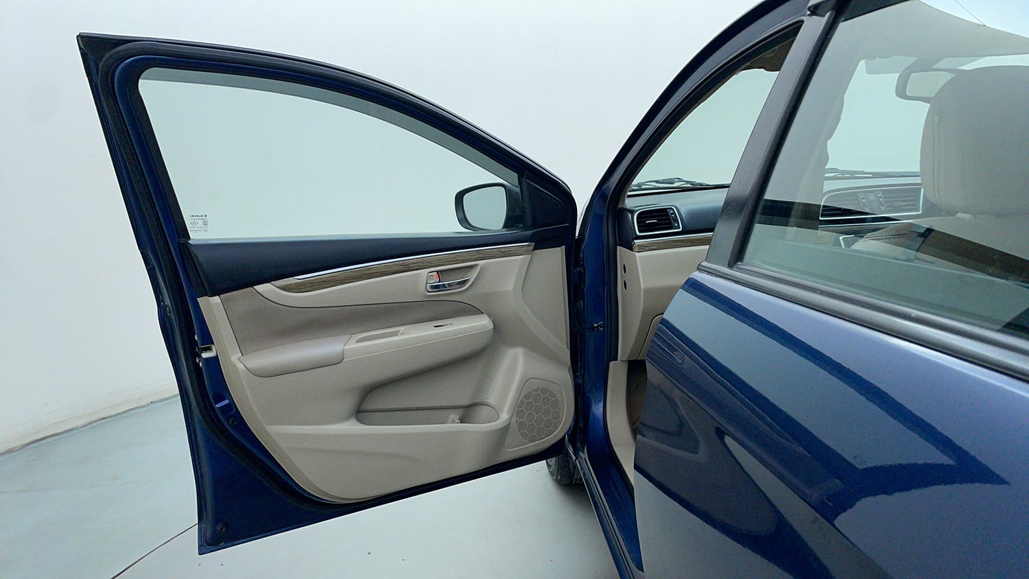 Used 2018 Maruti Suzuki Ciaz Zeta Hybrid 1.5 AT Petrol Automatic interior LEFT FRONT DOOR OPEN VIEW
