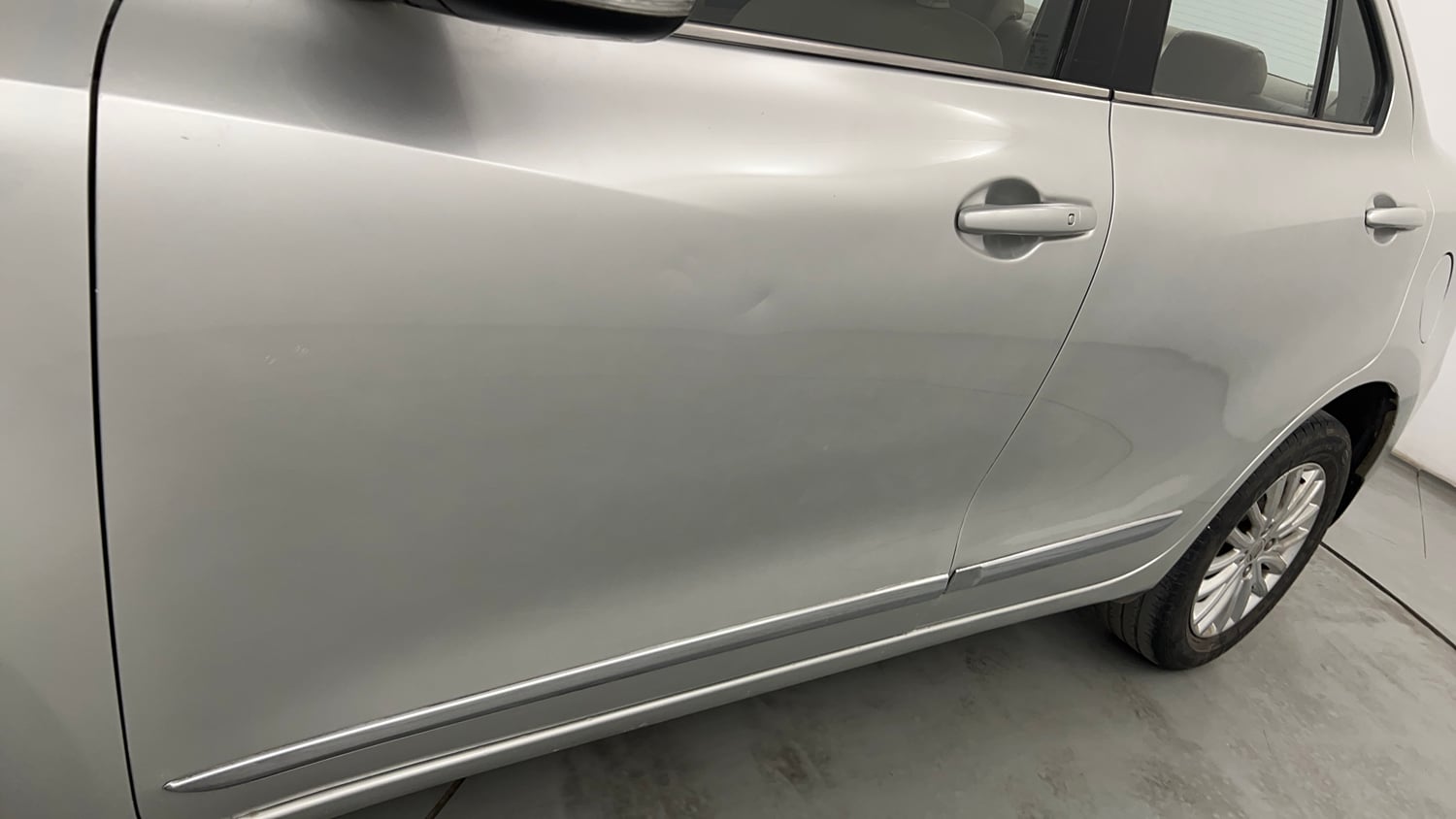 Used 2017 Maruti Suzuki Dzire ZXi AMT Petrol Automatic dents MINOR SCRATCH