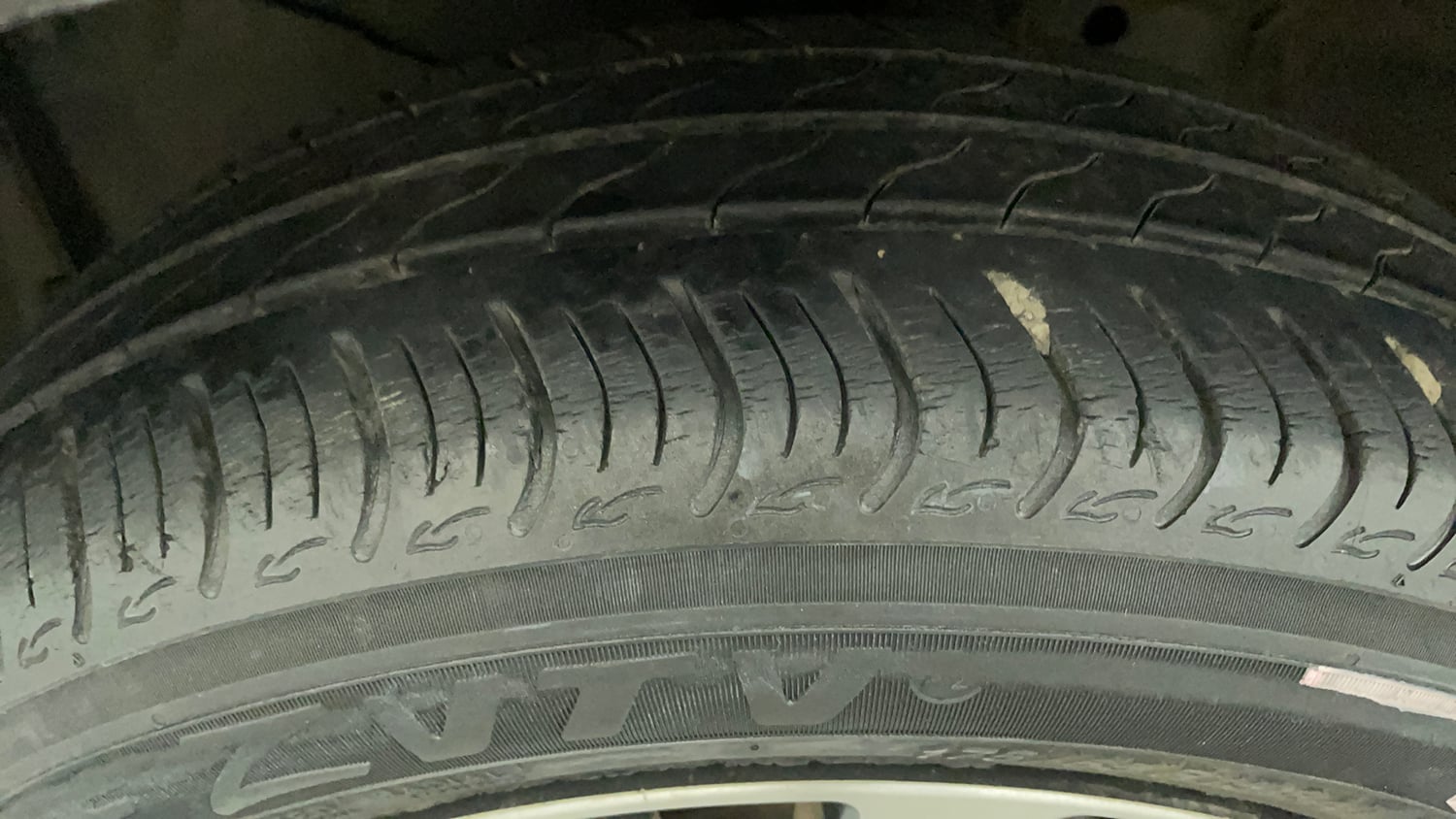 Used 2023 Honda Amaze VX CVT 1.2 Petrol Petrol Automatic tyres LEFT FRONT TYRE TREAD VIEW