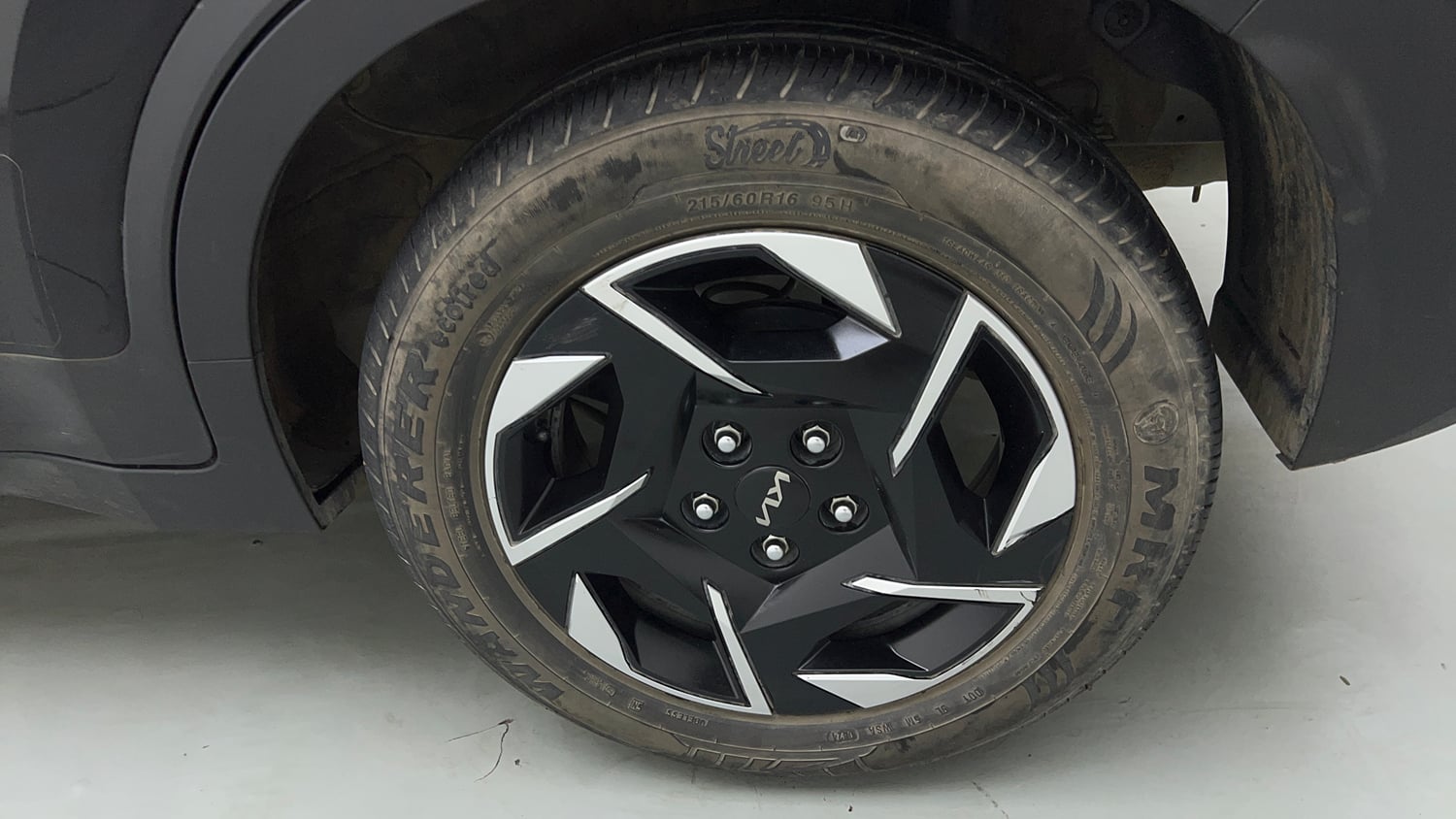 Used 2024 Kia Sonet HTK Plus 1.2 Petrol MT Petrol Manual tyres LEFT REAR TYRE RIM VIEW