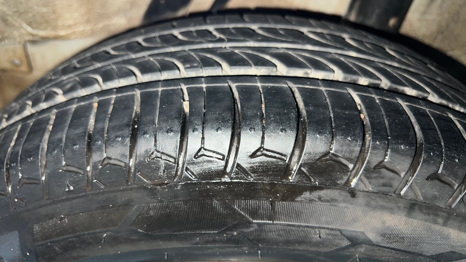 Used 2022 Honda City 4th Generation V Petrol Petrol Manual tyres LEFT REAR TYRE TREAD VIEW