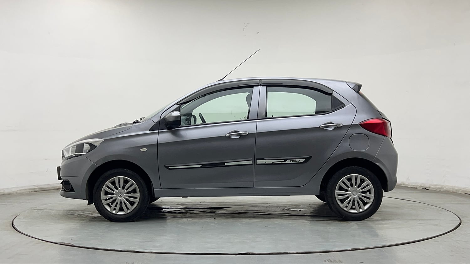 Used 2018 Tata Tiago Revotron XT Petrol Manual exterior LEFT SIDE VIEW